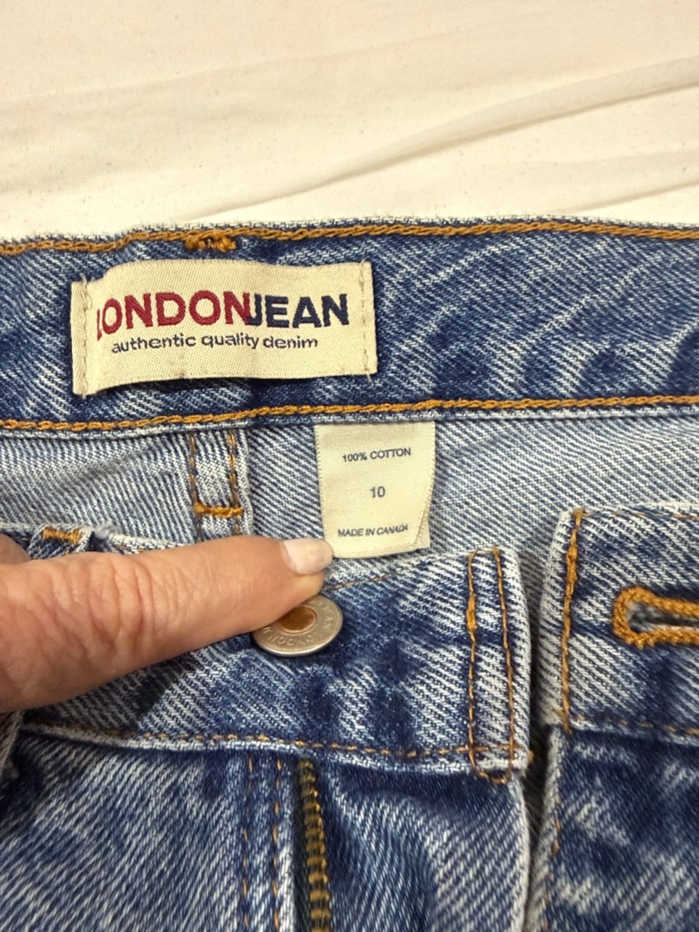 LONDONJEAN Light Blue Denim Jeans with Gold Stitching